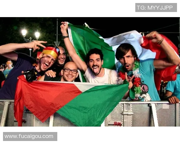 足球与网球巨星同框合影 展现跨界友谊与体育魅力 足球与网球巨星同框合影 展现跨界友谊与体育魅力